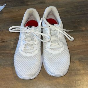 Size 8 Nike Tanjun Running Shoes